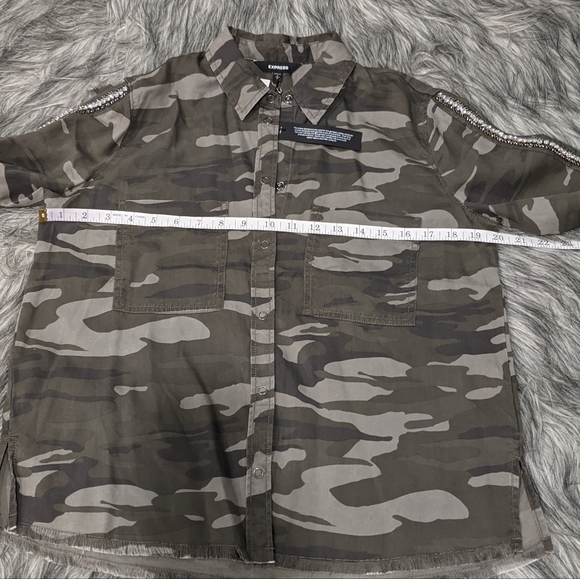NWT Express camo button-up shirt with embellished sleeves - Picture 10 of 10